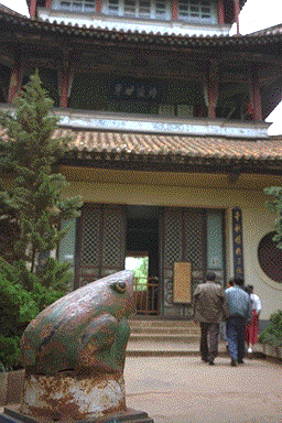 青蛙垃圾箱 frog